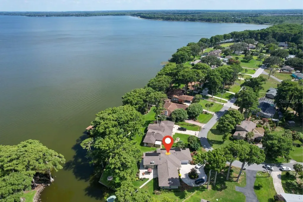 1000 Loves Point Drive Leesburg FL 34748