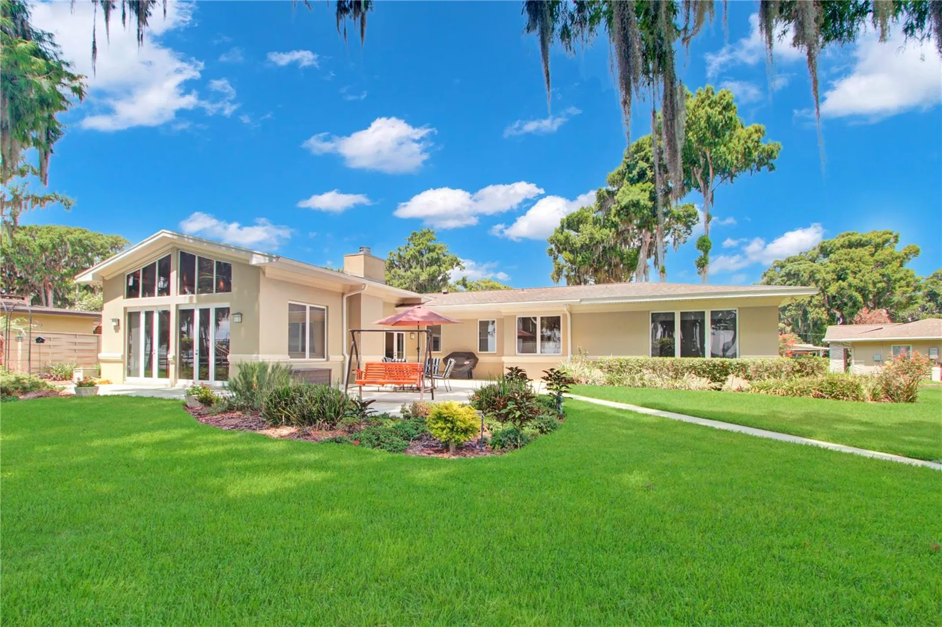 1000 Loves Point Drive Leesburg FL 34748
