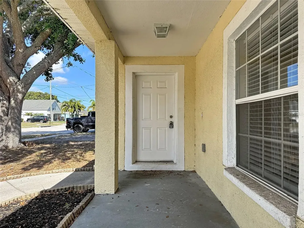 1308 Casa Bonita Avenue Ruskin FL 33570
