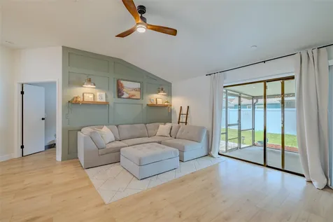 304 Scarlet Oak Court Seffner FL 33584