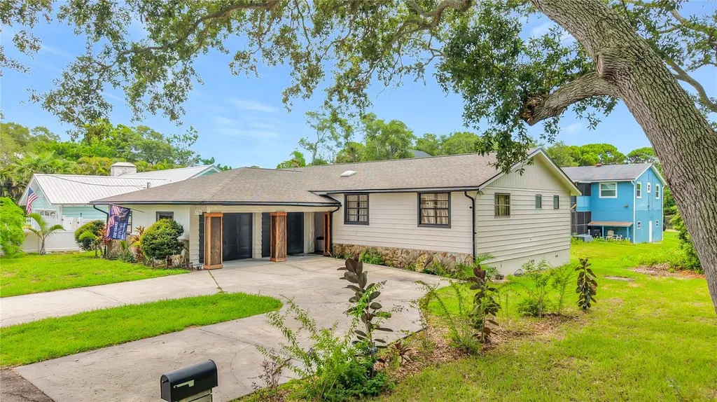 12756 Poinsettia Avenue Seminole FL 33776