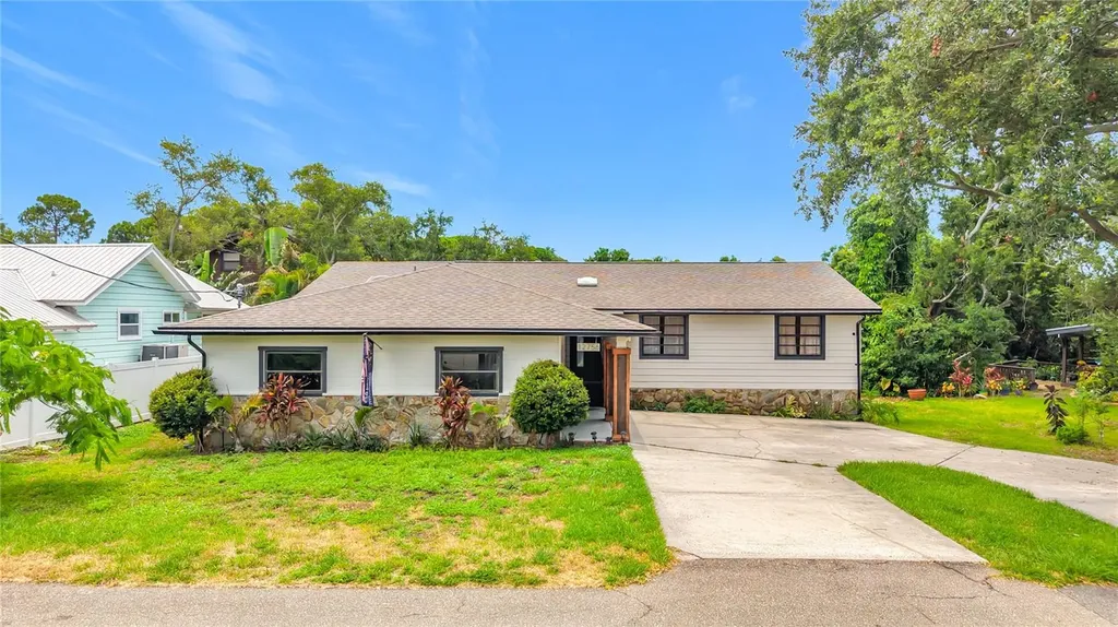12756 Poinsettia Avenue Seminole FL 33776