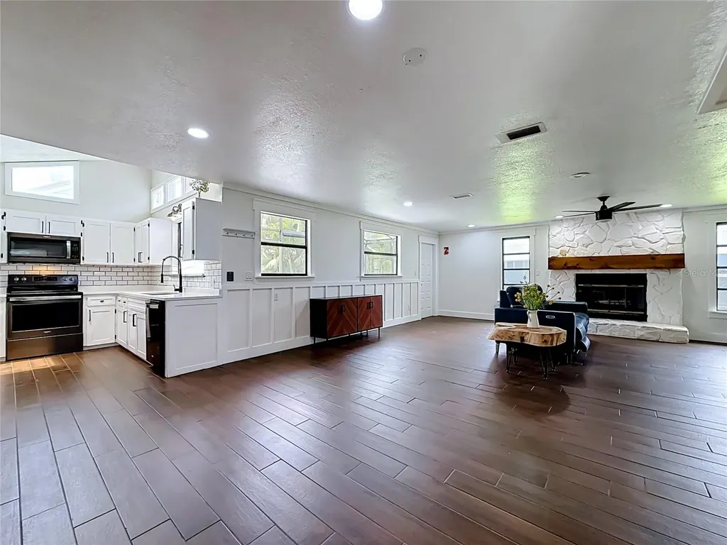 12756 Poinsettia Avenue Seminole FL 33776