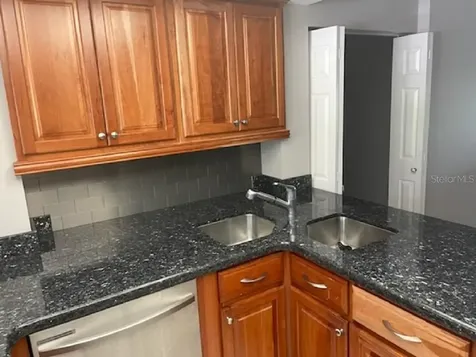 90 S Highland Avenue Tarpon Springs FL 34689