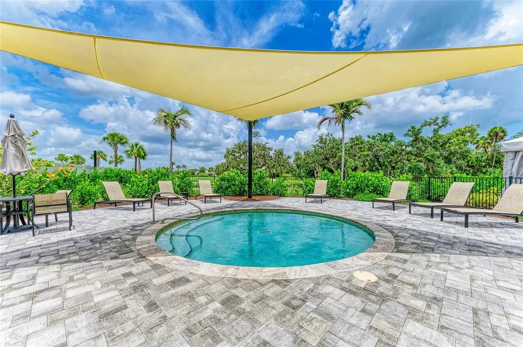 9175 Tequila Sunrise Drive Sarasota FL 34241