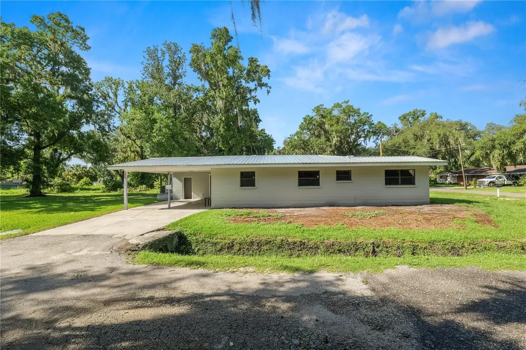 1112 N Pennsylvania Avenue Plant City FL 33563