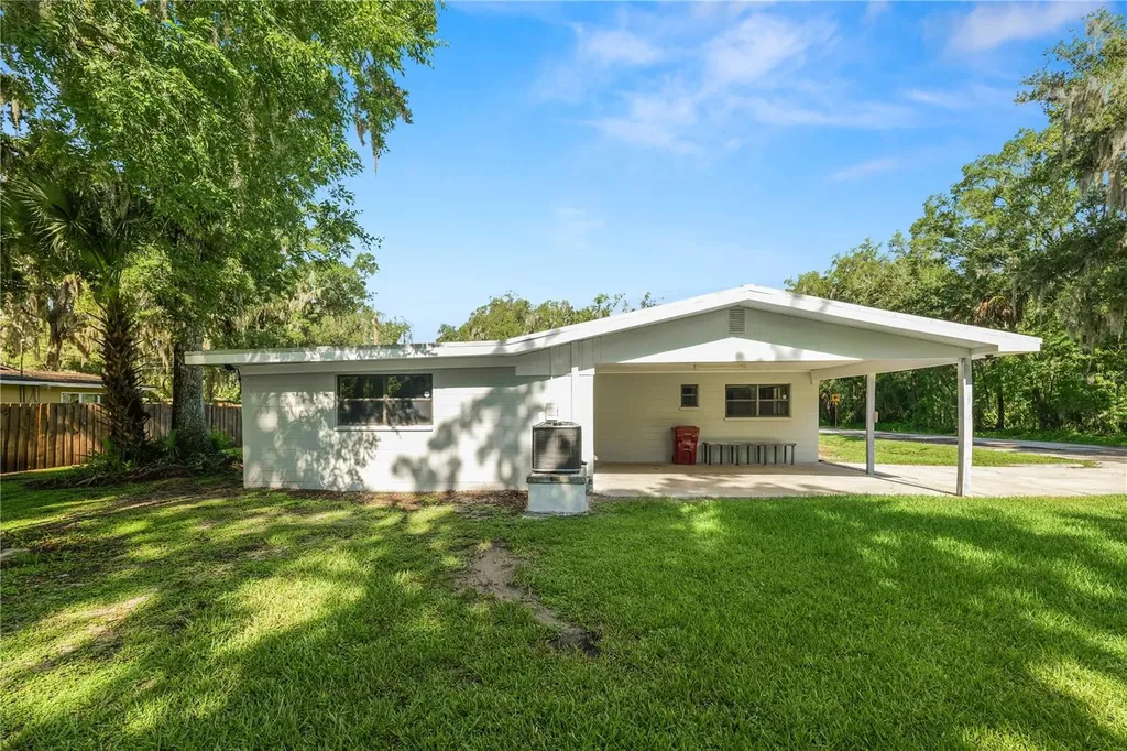1112 N Pennsylvania Avenue Plant City FL 33563