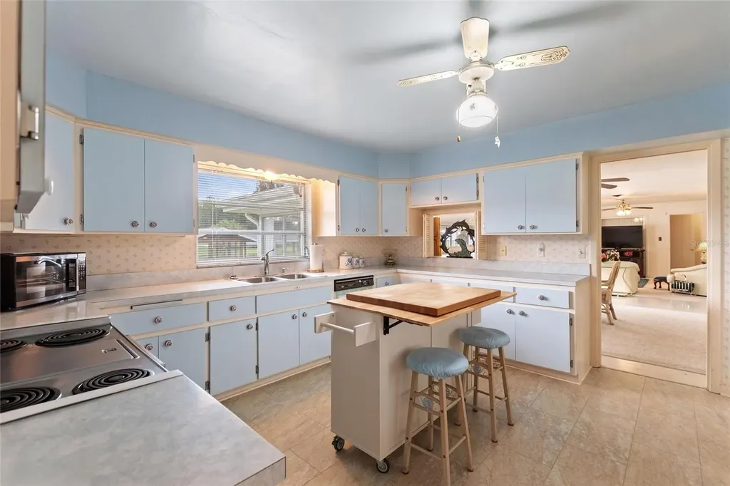 6197 Amaryllis Drive Indian Lake Estates FL 33855