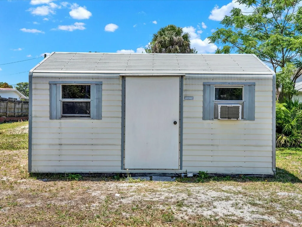 7606 Detroit Avenue Hudson FL 34667
