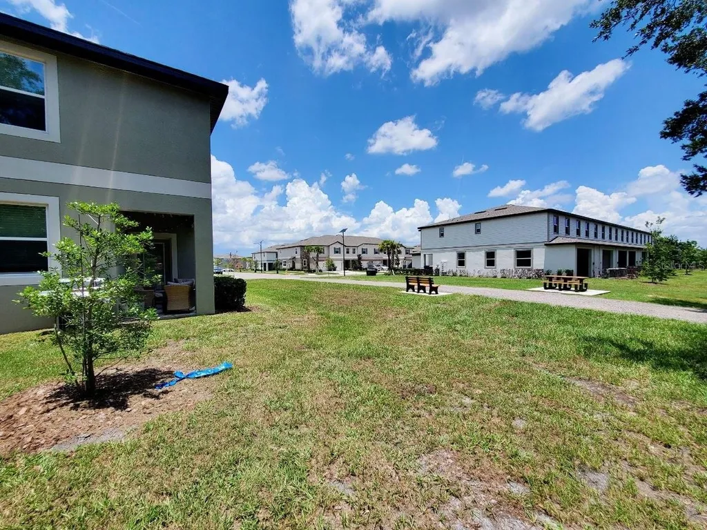 10268 Trumpet Honeysuckle Way San Antonio FL 33576