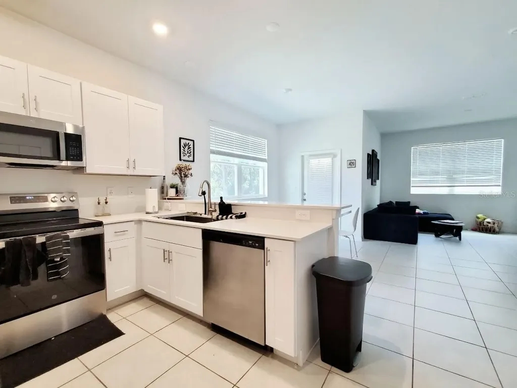 10268 Trumpet Honeysuckle Way San Antonio FL 33576
