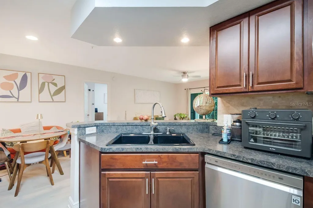 738 Crest Pines Drive Orlando FL 32828