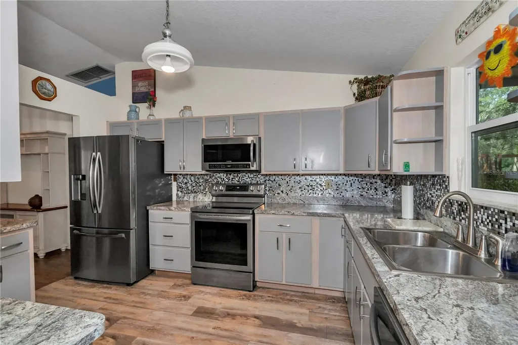 16365 SE 17th Street Ocklawaha FL 32179