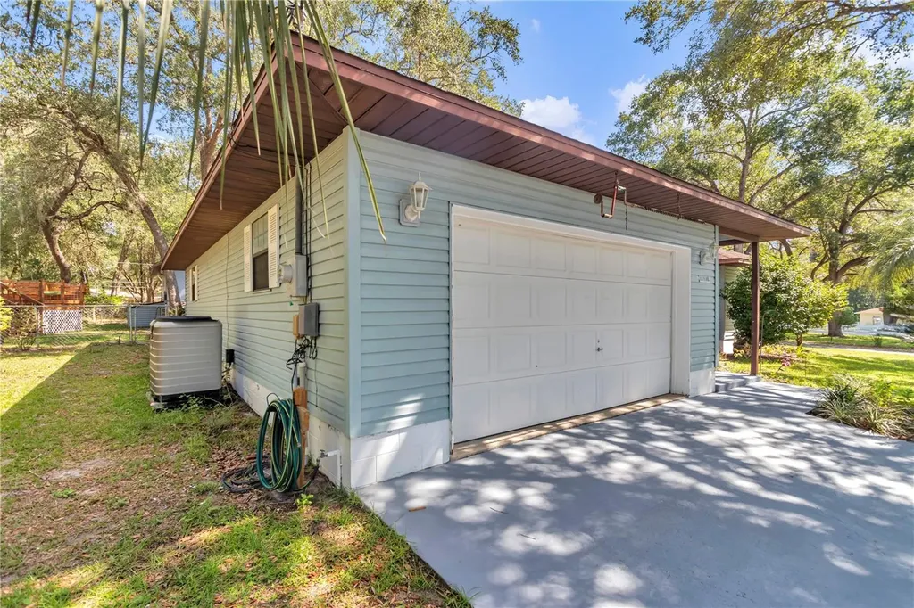 16365 SE 17th Street Ocklawaha FL 32179
