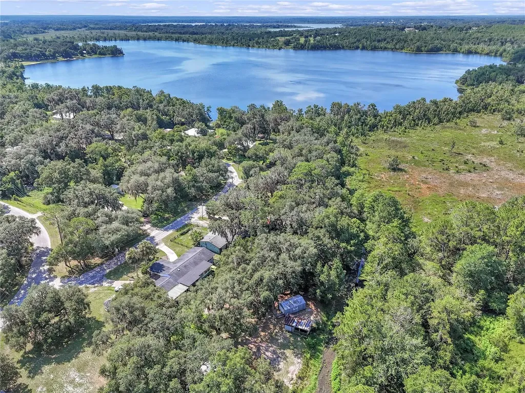 16365 SE 17th Street Ocklawaha FL 32179