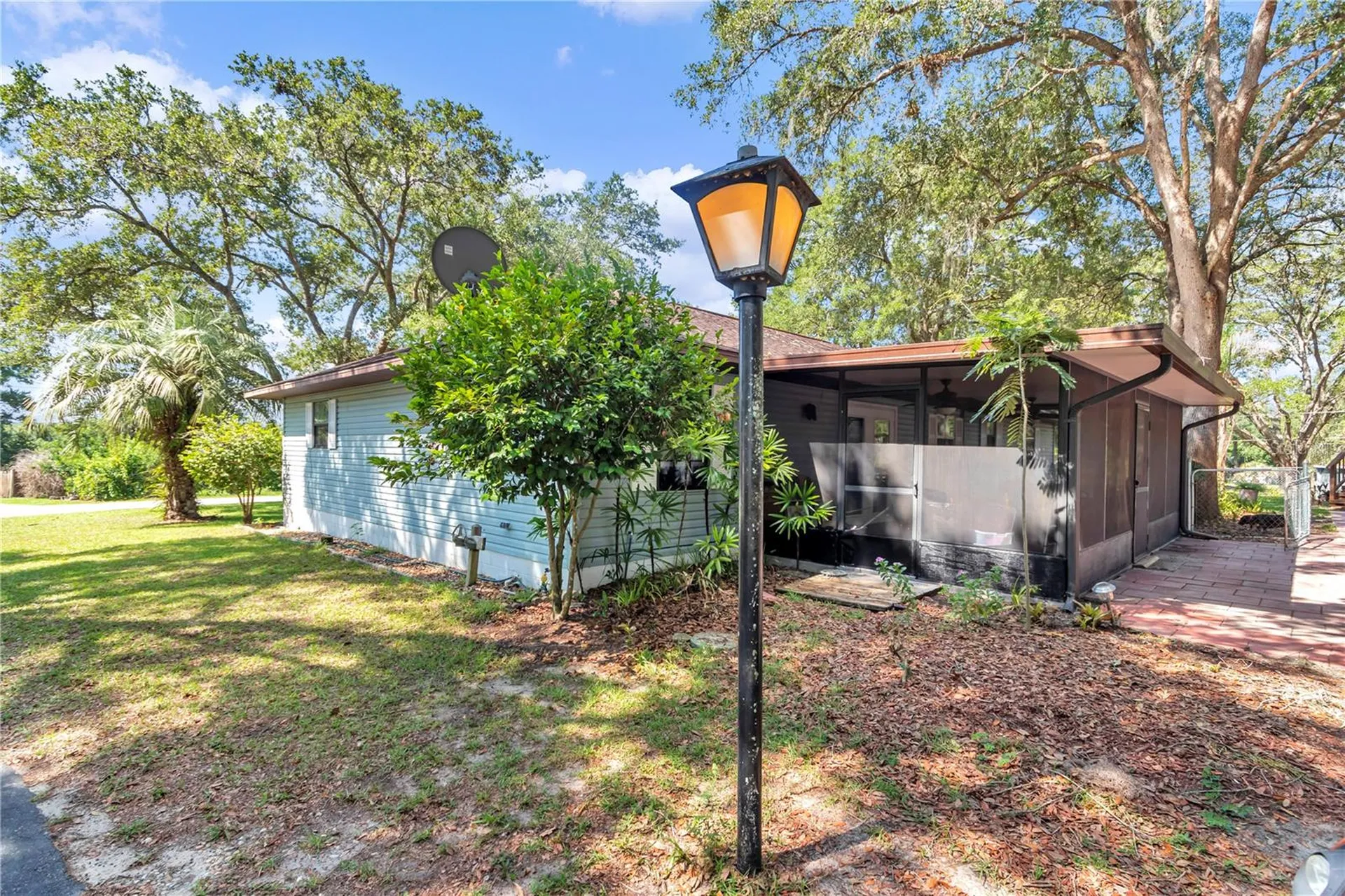 16365 SE 17th Street Ocklawaha FL 32179