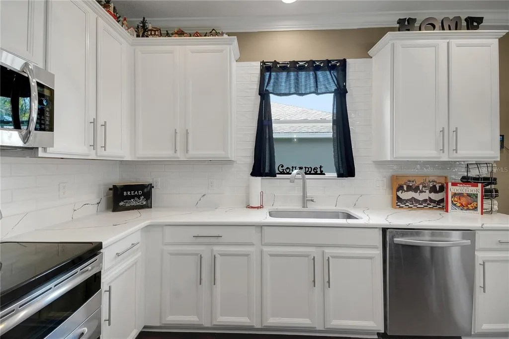 2580 Plumadore Drive Grand Island FL 32735
