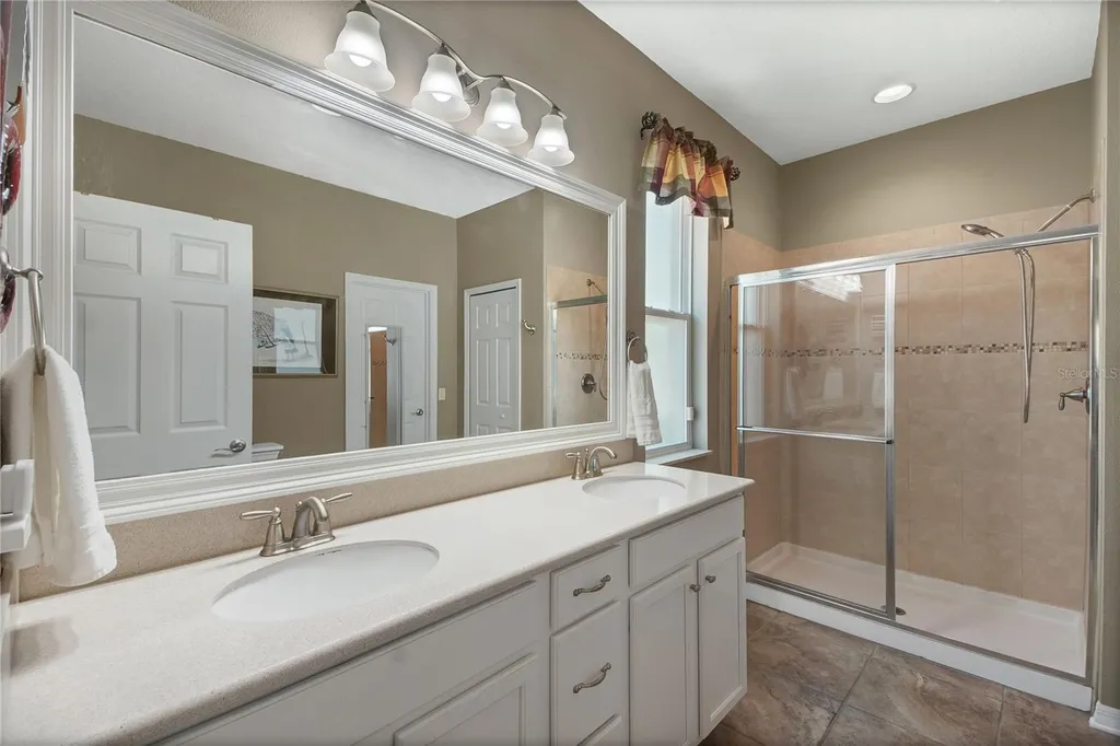 2580 Plumadore Drive Grand Island FL 32735