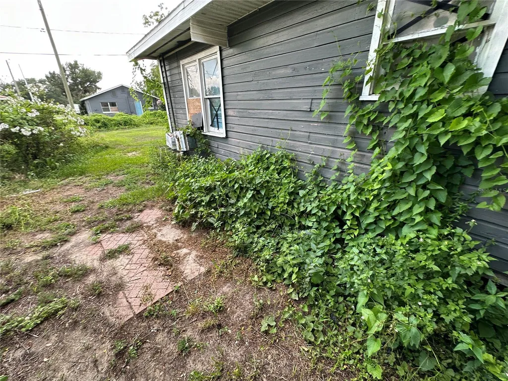 1105 NE 1st Street Mulberry FL 33860