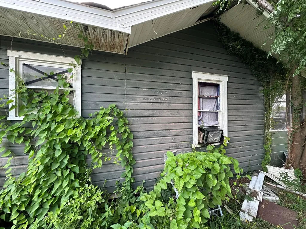 1105 NE 1st Street Mulberry FL 33860