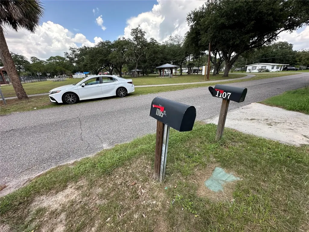 1105 NE 1st Street Mulberry FL 33860