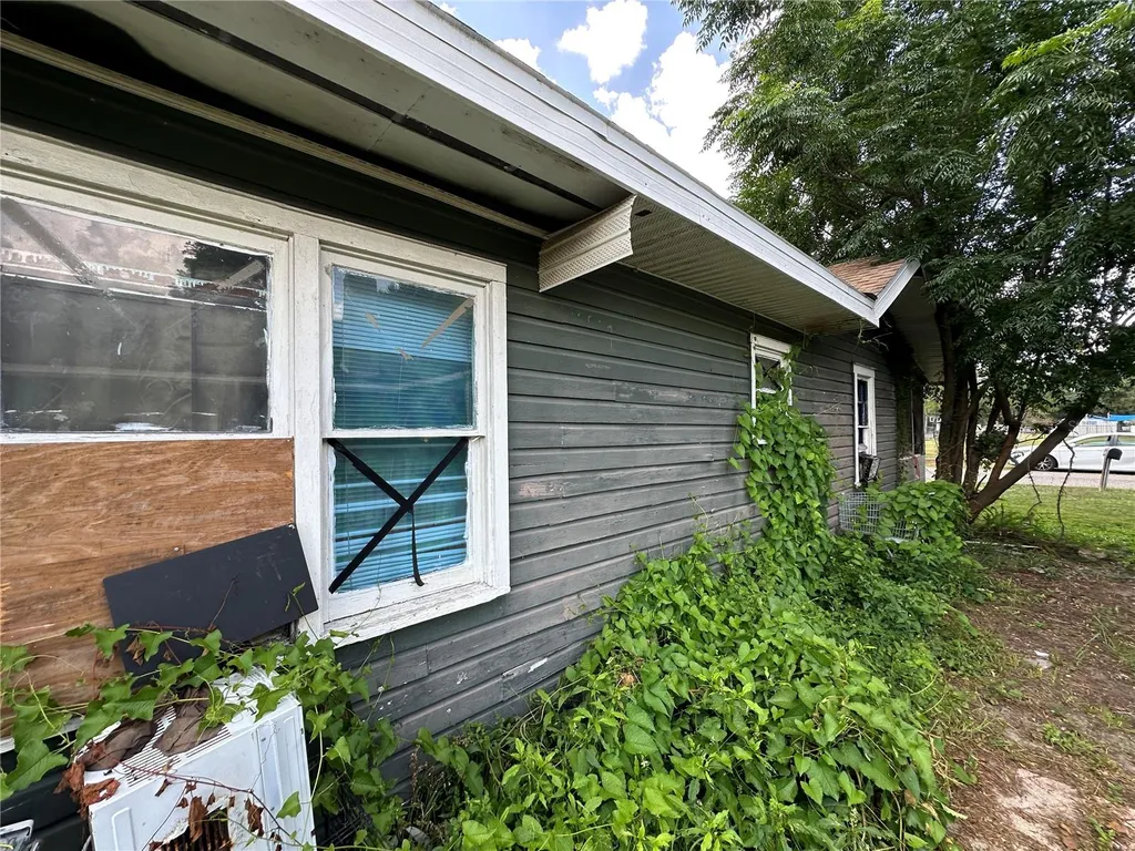 1105 NE 1st Street Mulberry FL 33860