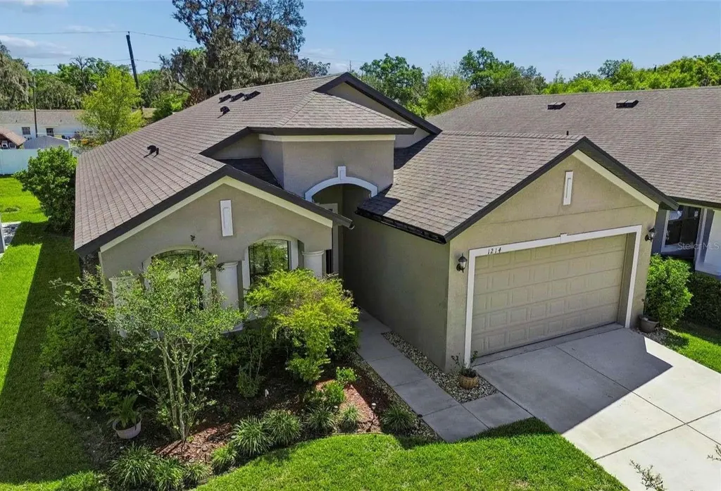 1214 Florablu Drive Seffner FL 33584