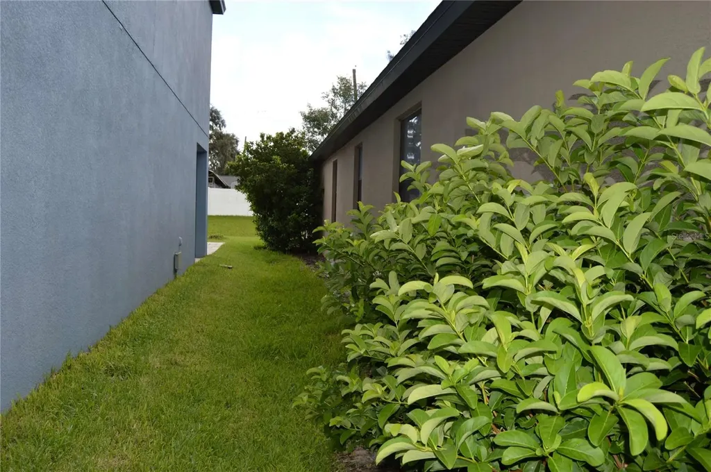 1214 Florablu Drive Seffner FL 33584