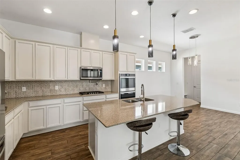803 Winterside Drive Apollo Beach FL 33572