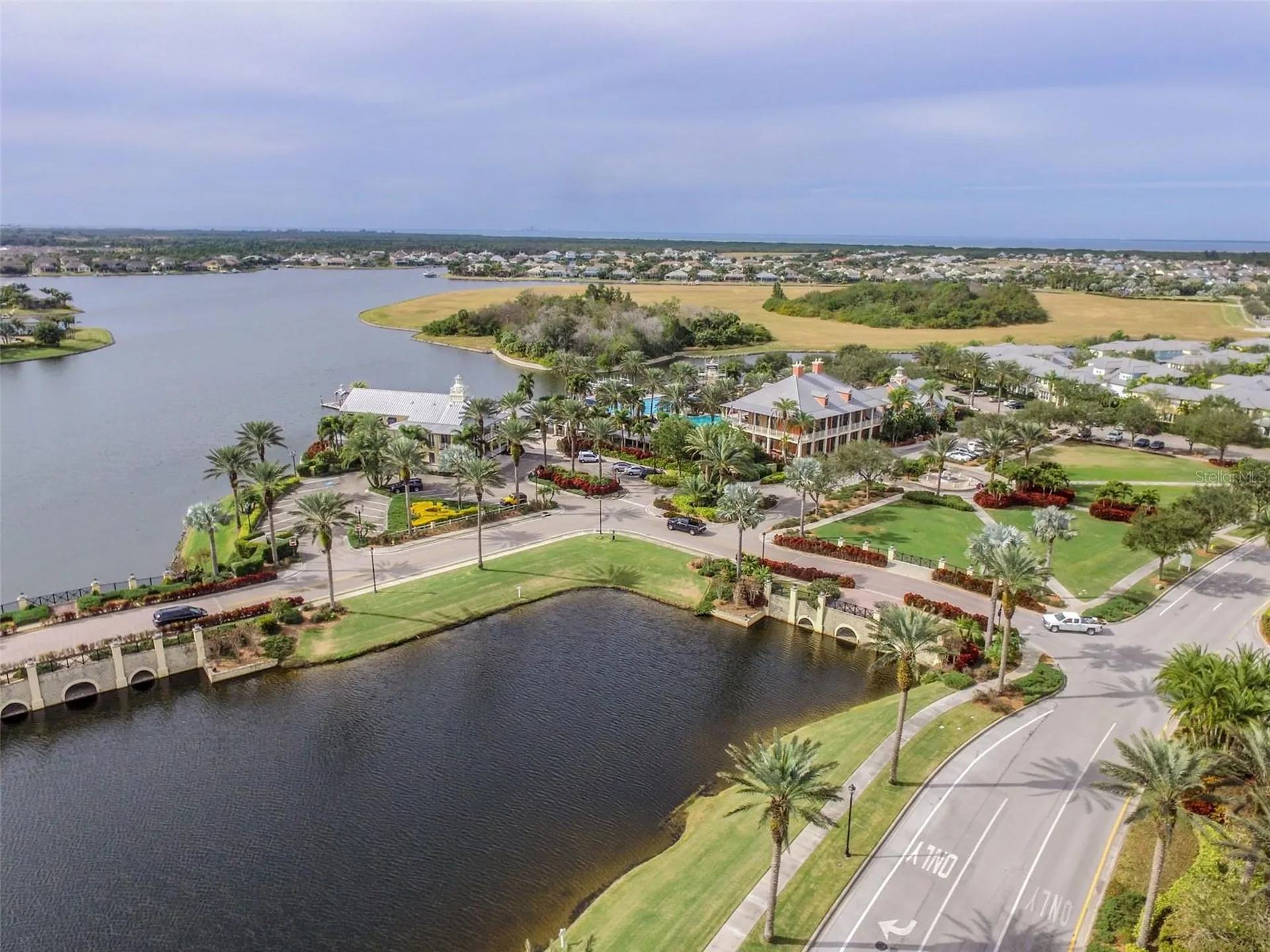 803 Winterside Drive Apollo Beach FL 33572
