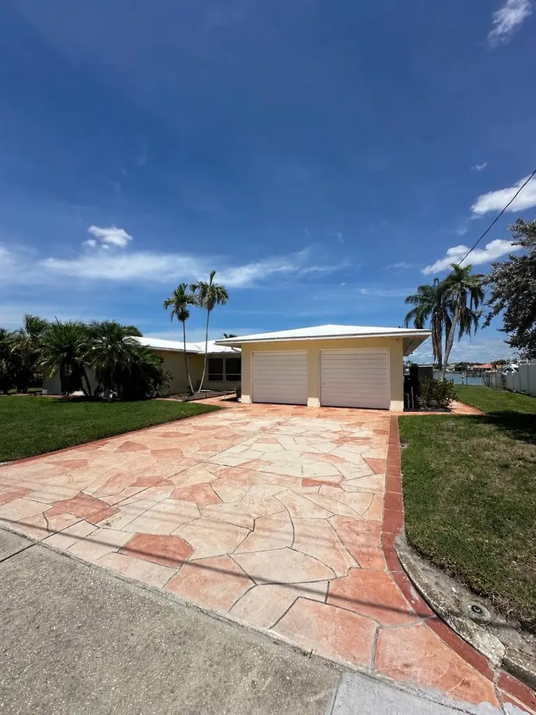 732 Pruitt Drive St Petersburg FL 33708