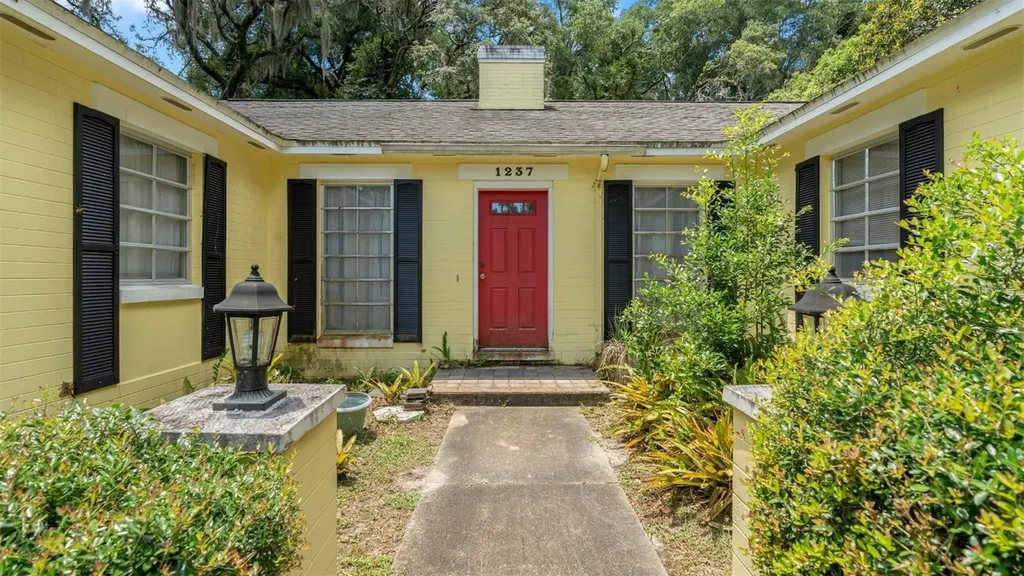 1237 Cardinal Lane Deland FL 32720