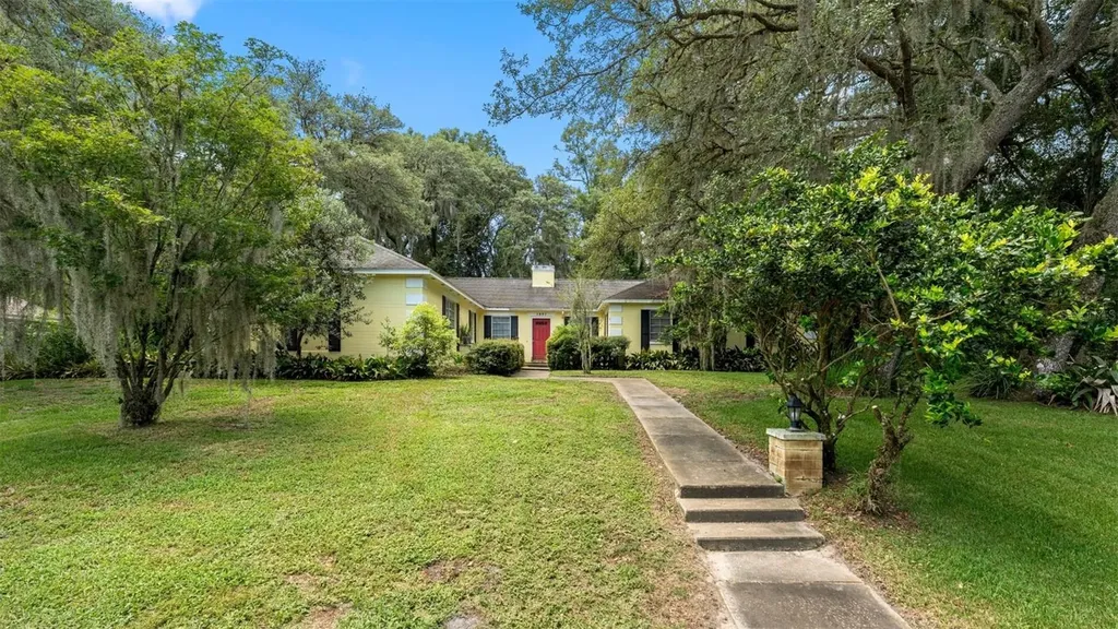1237 Cardinal Lane Deland FL 32720