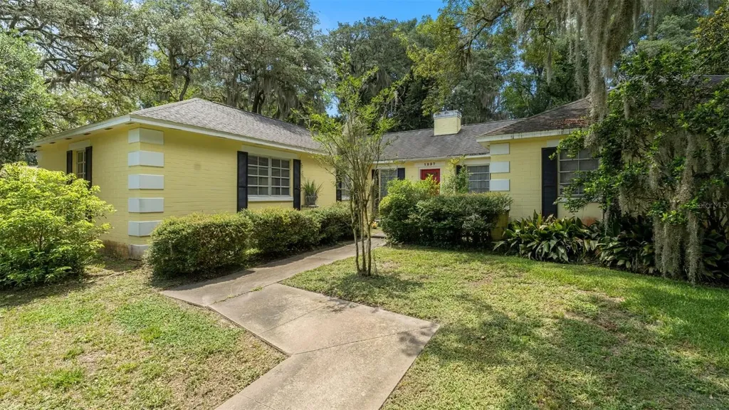1237 Cardinal Lane Deland FL 32720