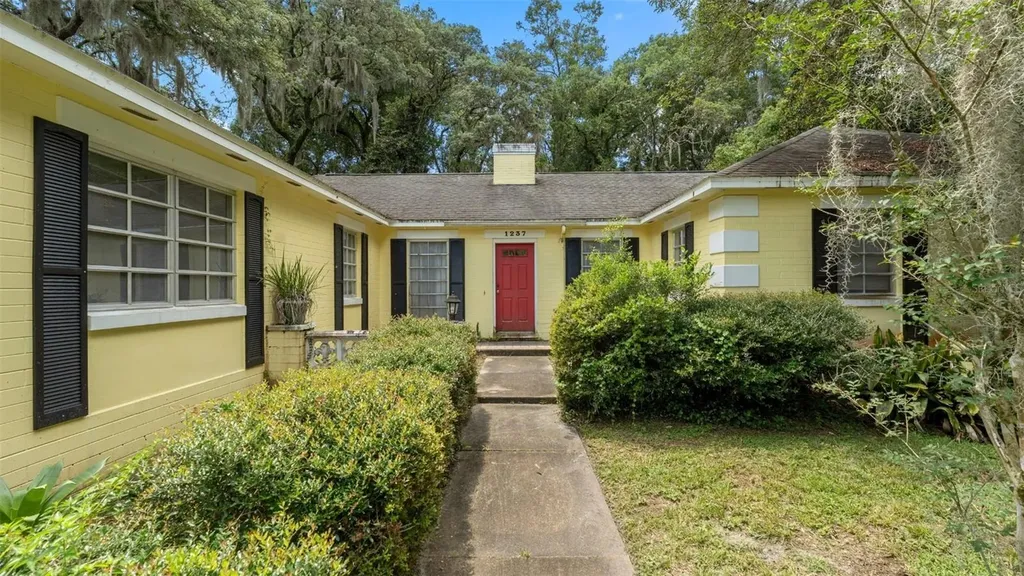1237 Cardinal Lane Deland FL 32720