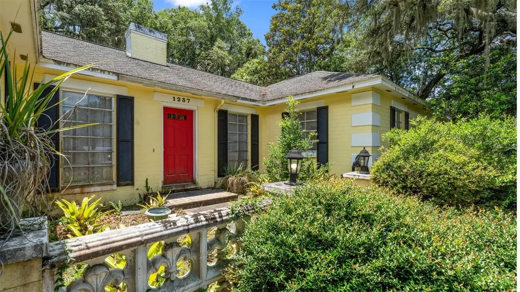 1237 Cardinal Lane Deland FL 32720