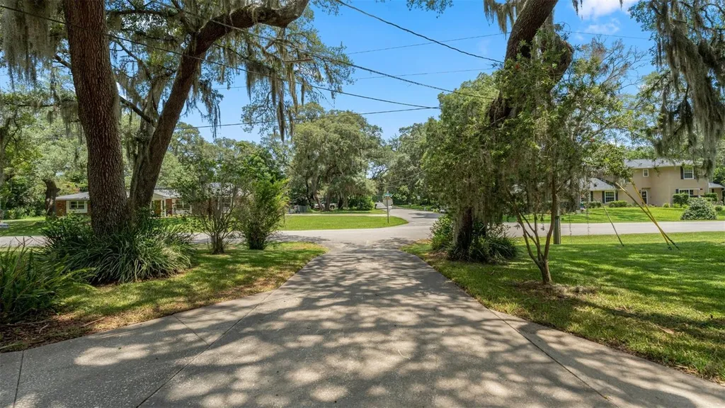 1237 Cardinal Lane Deland FL 32720