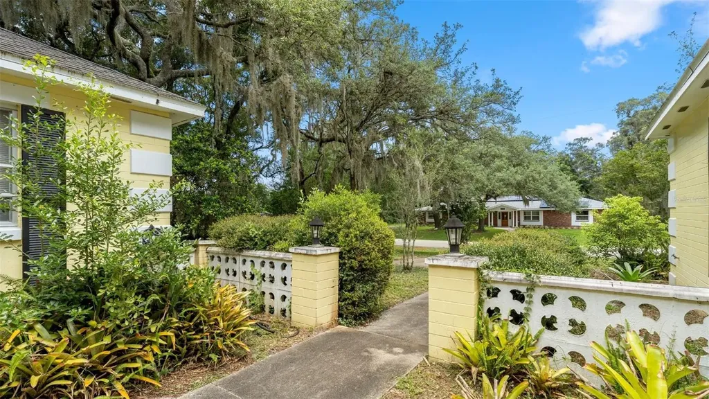 1237 Cardinal Lane Deland FL 32720