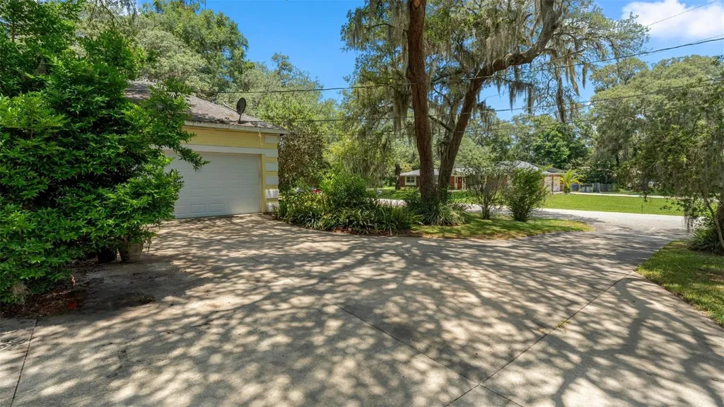 1237 Cardinal Lane Deland FL 32720