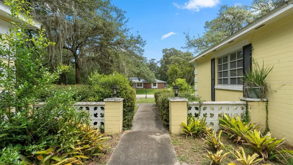1237 Cardinal Lane Deland FL 32720