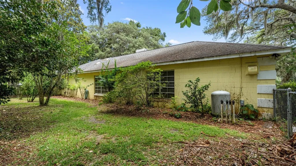 1237 Cardinal Lane Deland FL 32720
