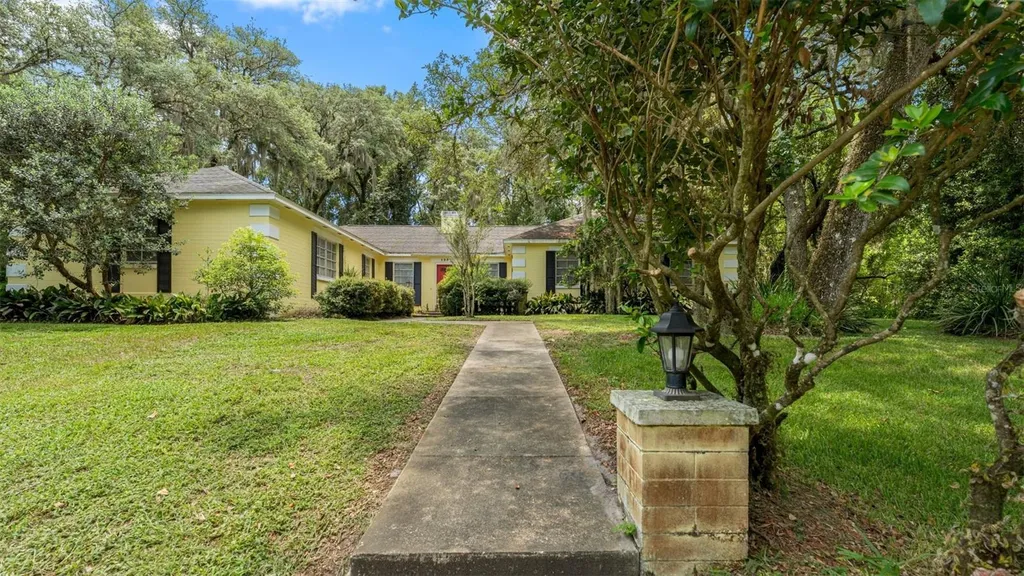 1237 Cardinal Lane Deland FL 32720