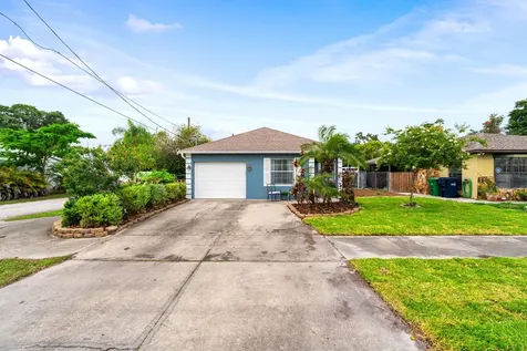 3411 W North B Street Tampa FL 33609