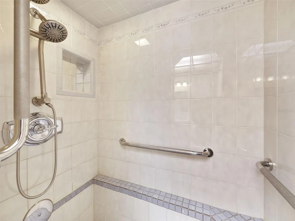 7107 Leighton Way Orlando FL 32822