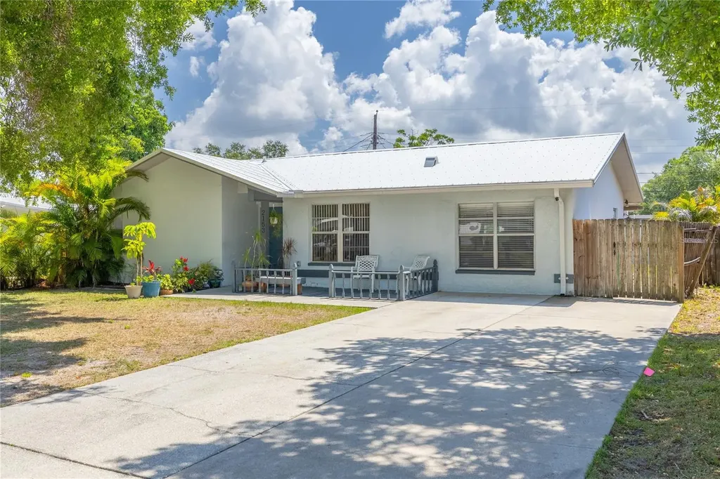 2153 Catalina Drive N Clearwater FL 33763