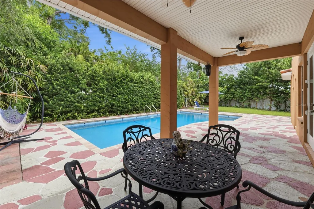 10307 Reclinata Lane Tampa FL 33618