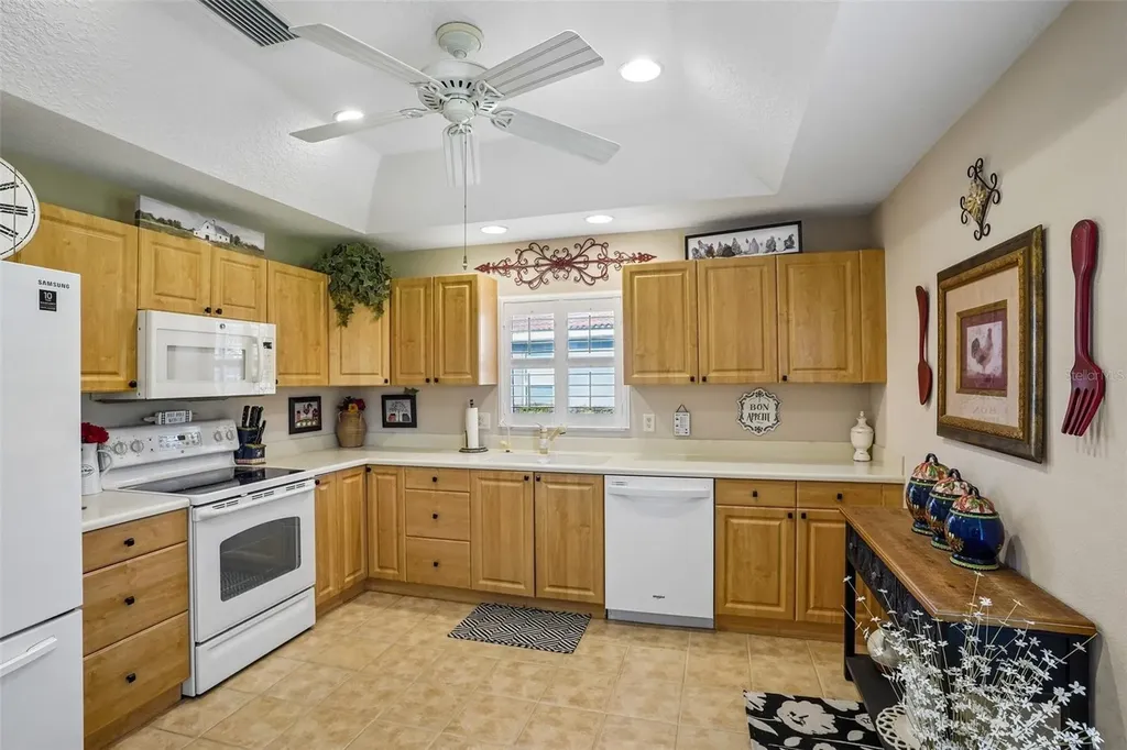 10172 Mainsail Drive Oxford FL 34484
