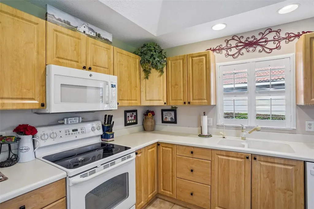 10172 Mainsail Drive Oxford FL 34484