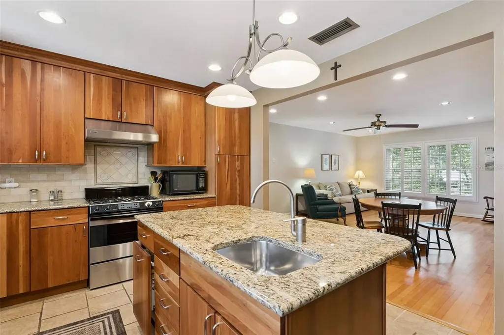 1008 E Ridgewood Street Orlando FL 32803