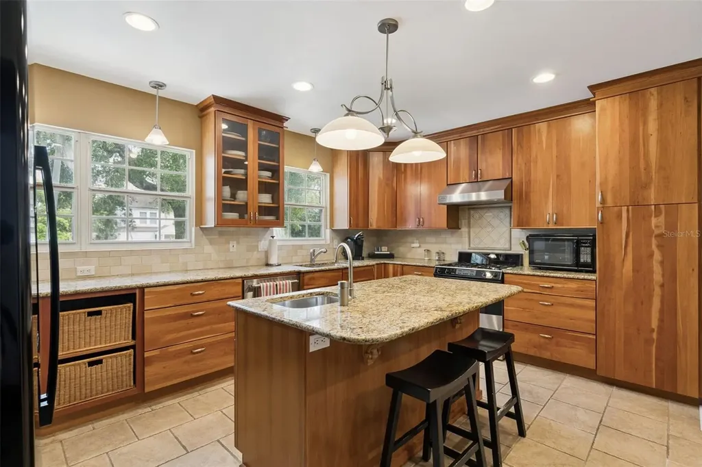 1008 E Ridgewood Street Orlando FL 32803
